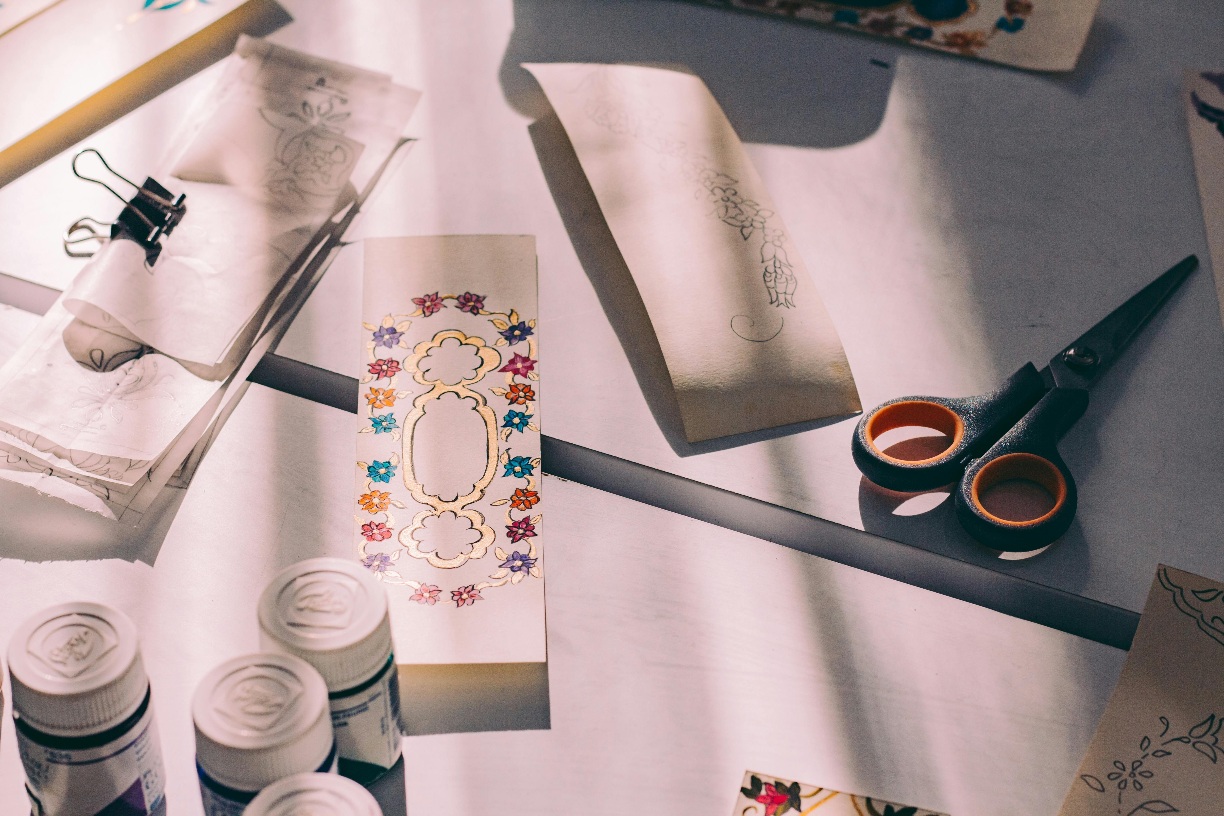 Course Image for Q66663 Art for Building Confidence: Bookmarks Painting - Starter