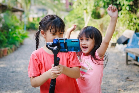 Course Image for T00501 Digital Discoverers: Family Smartphone Filmmaking at Taunton Brewhouse (8+yrs) - Starter