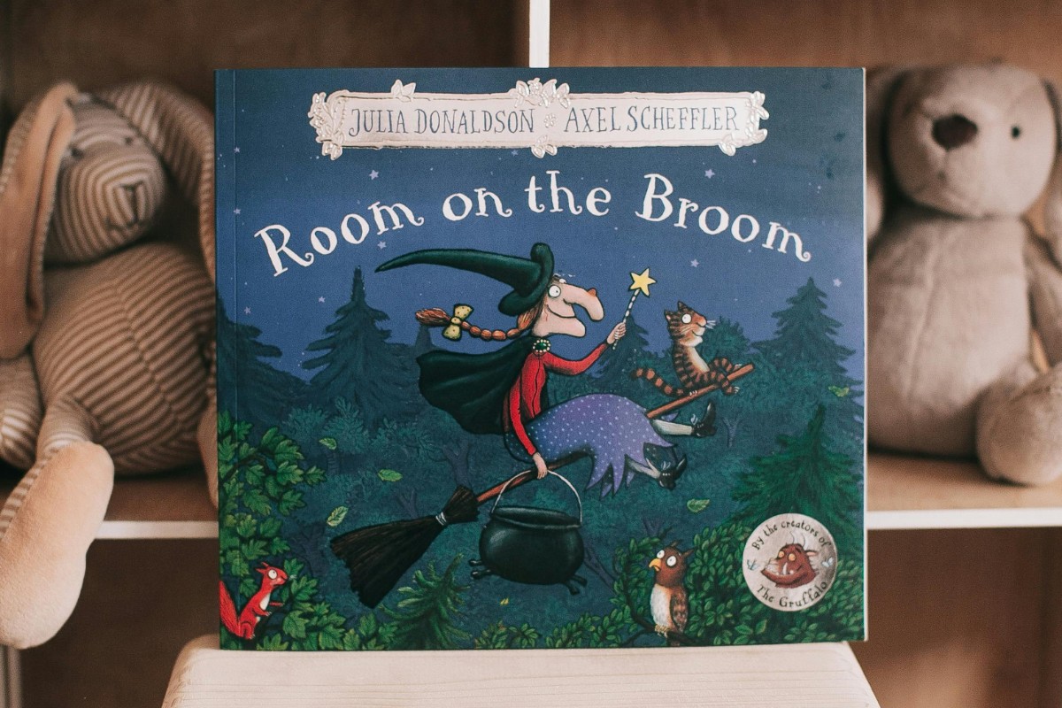 Course Image for Q66215 Story Explorers: Family Fun Activities - Room on the Broom - Halloween - Taster